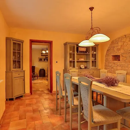 Family Friendly House With A Swimming Pool Sveti Kirin, Istria - Sredisnja Istra - 23761 Дом отдыха Светвинченат