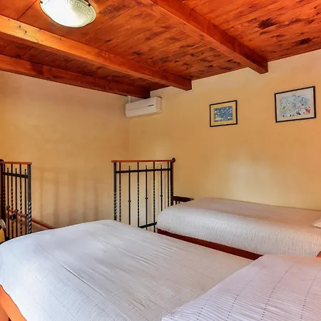 Дом отдыха Family Friendly House With A Swimming Pool Sveti Kirin, Istria - Sredisnja Istra - 23761 Светвинченат
