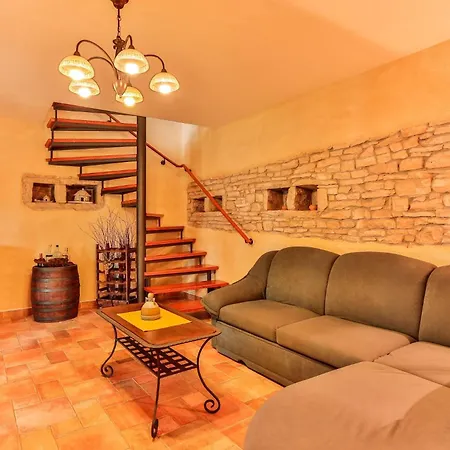 Дом отдыха Family Friendly House With A Swimming Pool Sveti Kirin, Istria - Sredisnja Istra - 23761 Светвинченат