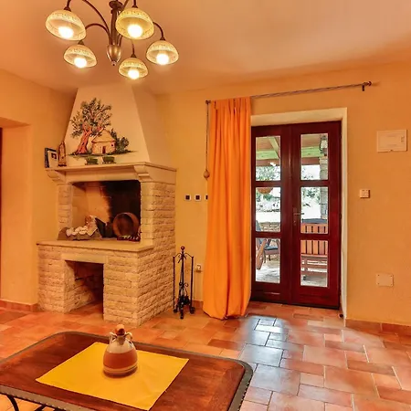 Family Friendly House With A Swimming Pool Sveti Kirin, Istria - Sredisnja Istra - 23761 * Светвинченат