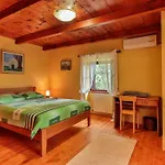 Family Friendly House With A Swimming Pool Sveti Kirin, Istria - Sredisnja Istra - 23761 펜션 Svetvinčenat